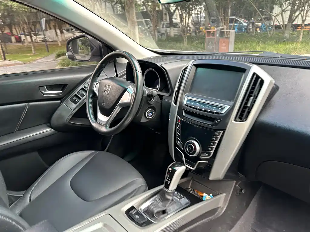 Luxgen You6 SUV 2015 — фото 18