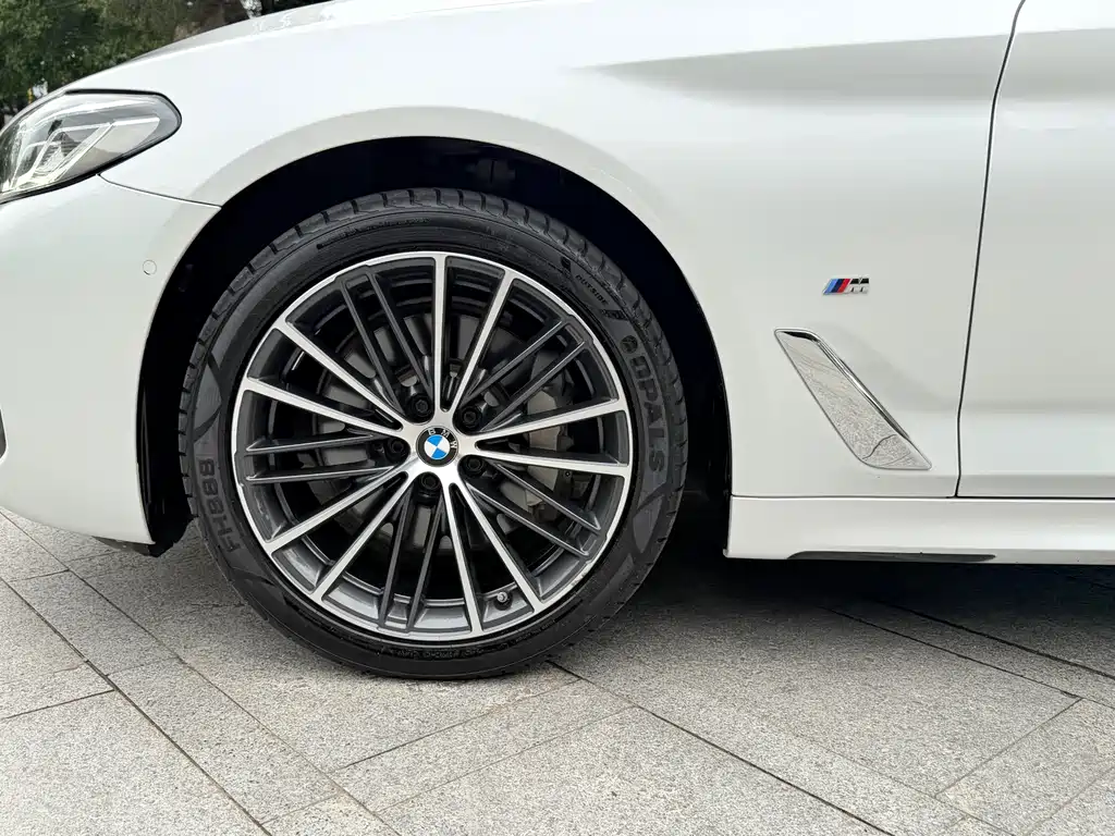 BMW 5 Series 2022 — фото 18