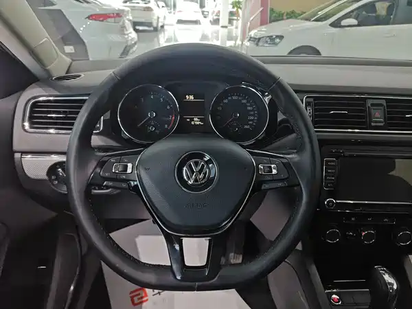 Volkswagen Sagitar 2017