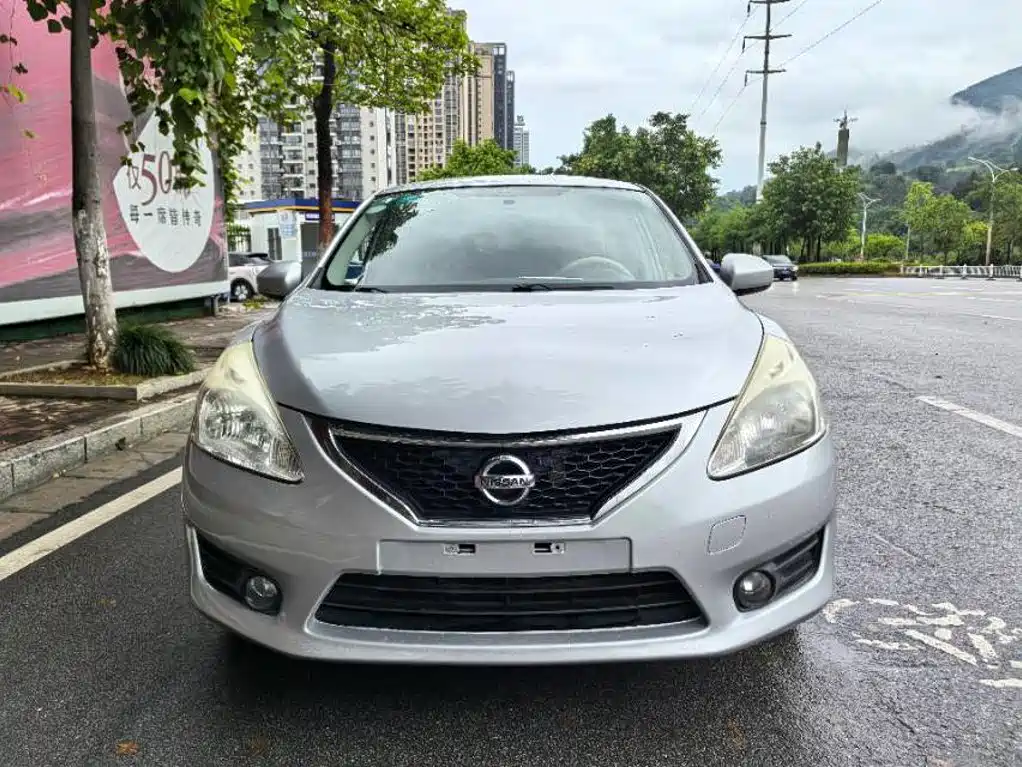 Nissan Tiida 2015 — фото 2