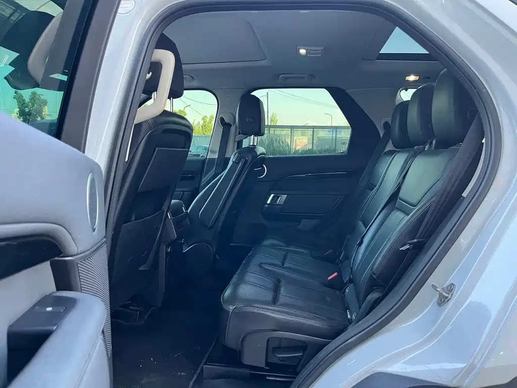 Land Rover Discovery 2018 — фото 9
