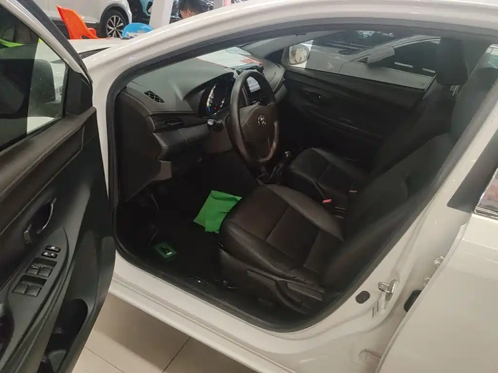 Toyota Vios 2015 — фото 16