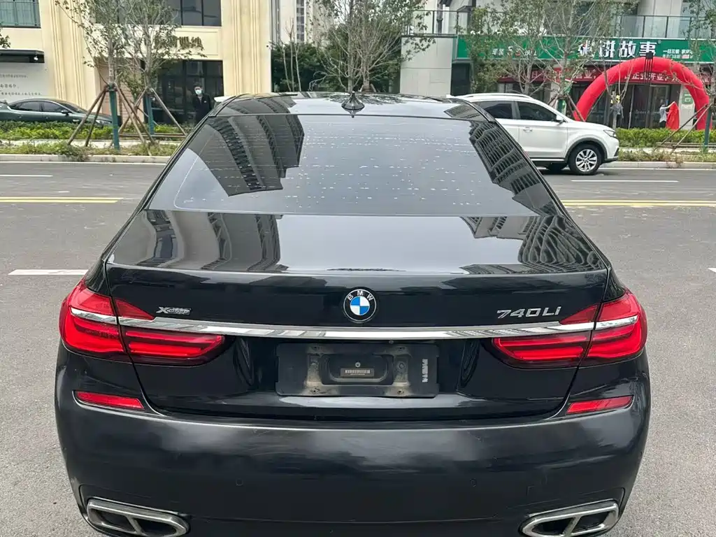 BMW 7 Series 2018 — фото 9