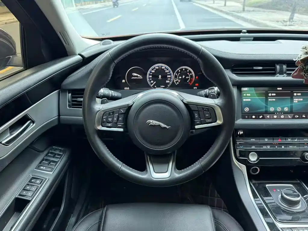 Jaguar XFL 2021 — фото 14