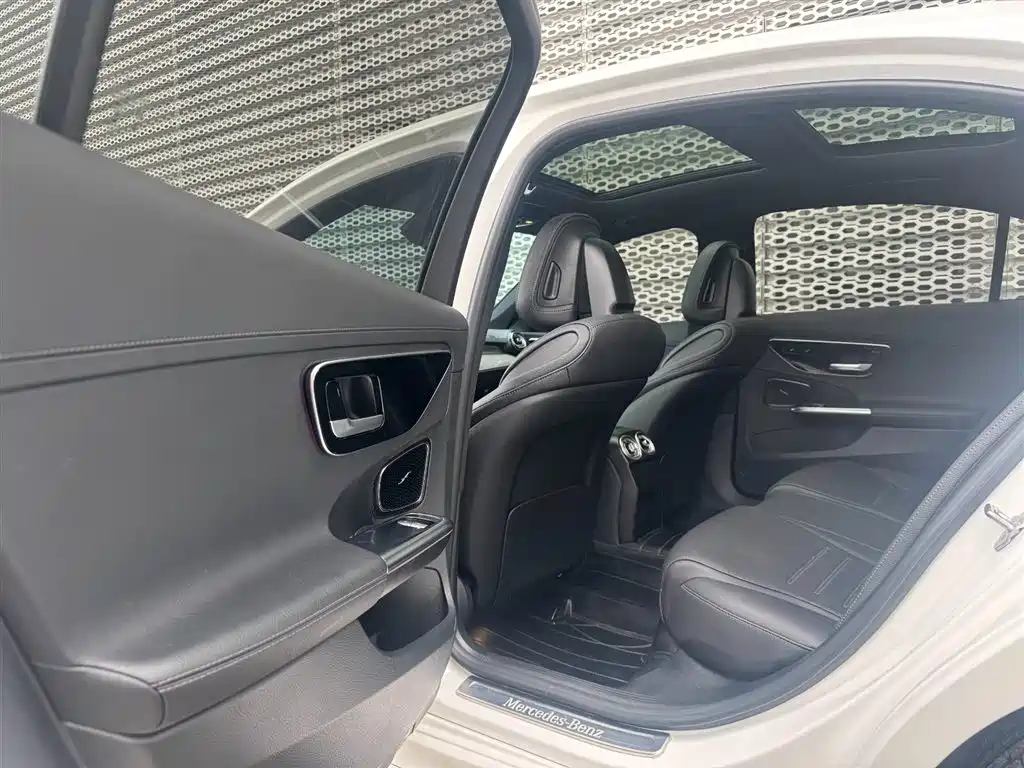 Mercedes-Benz C-Class 2023 — фото 10