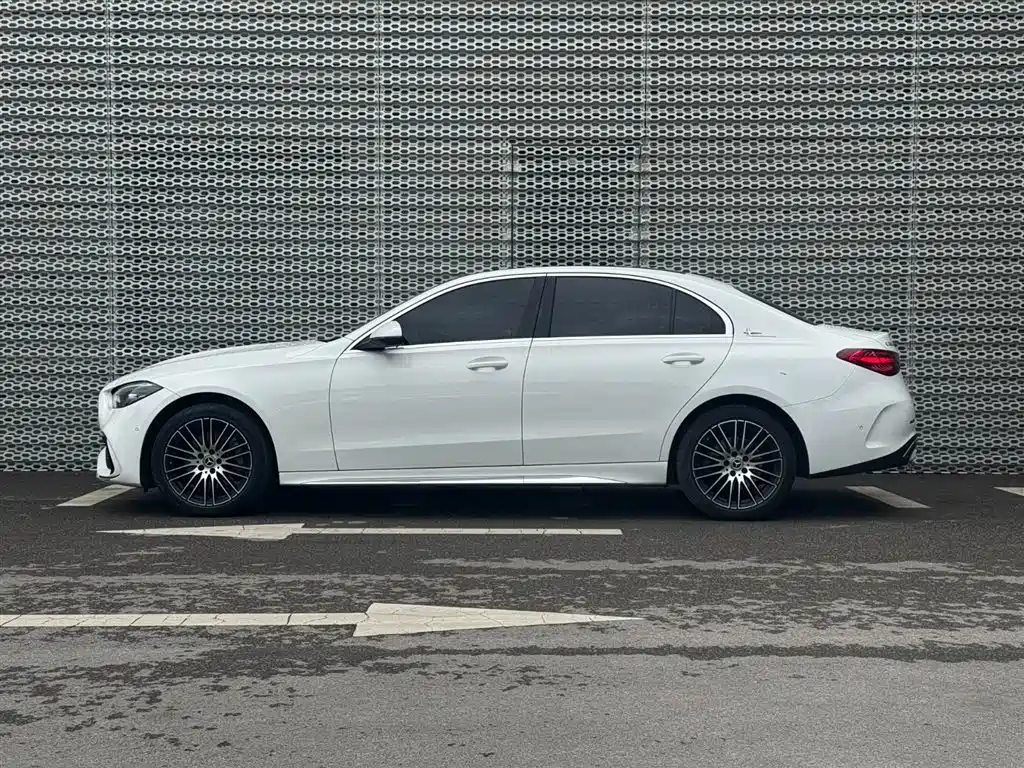 Mercedes-Benz C-Class 2023 — фото 2