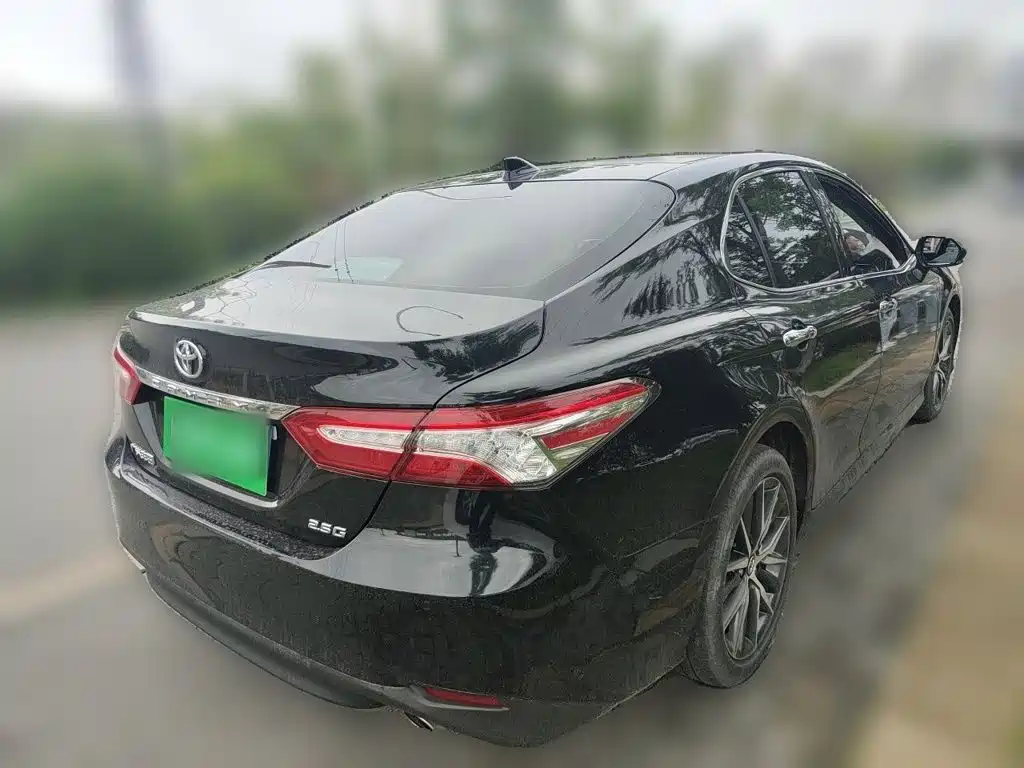 Toyota Camry 2022 — фото 5