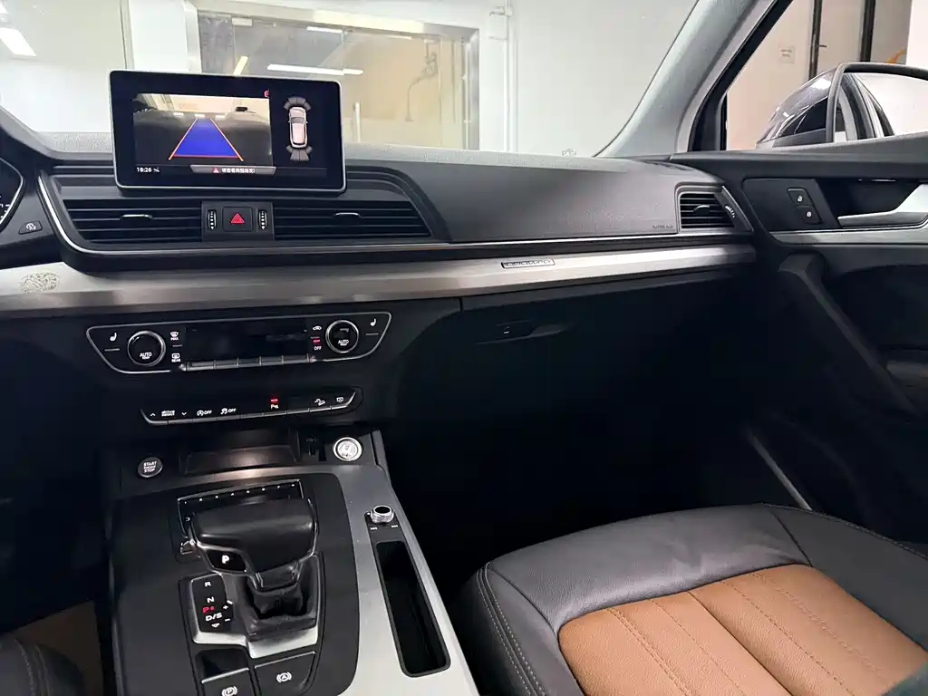Audi Q5L 2021 — фото 17