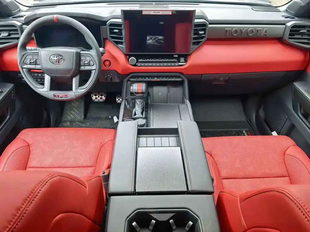 Toyota Sequoia — фото 10