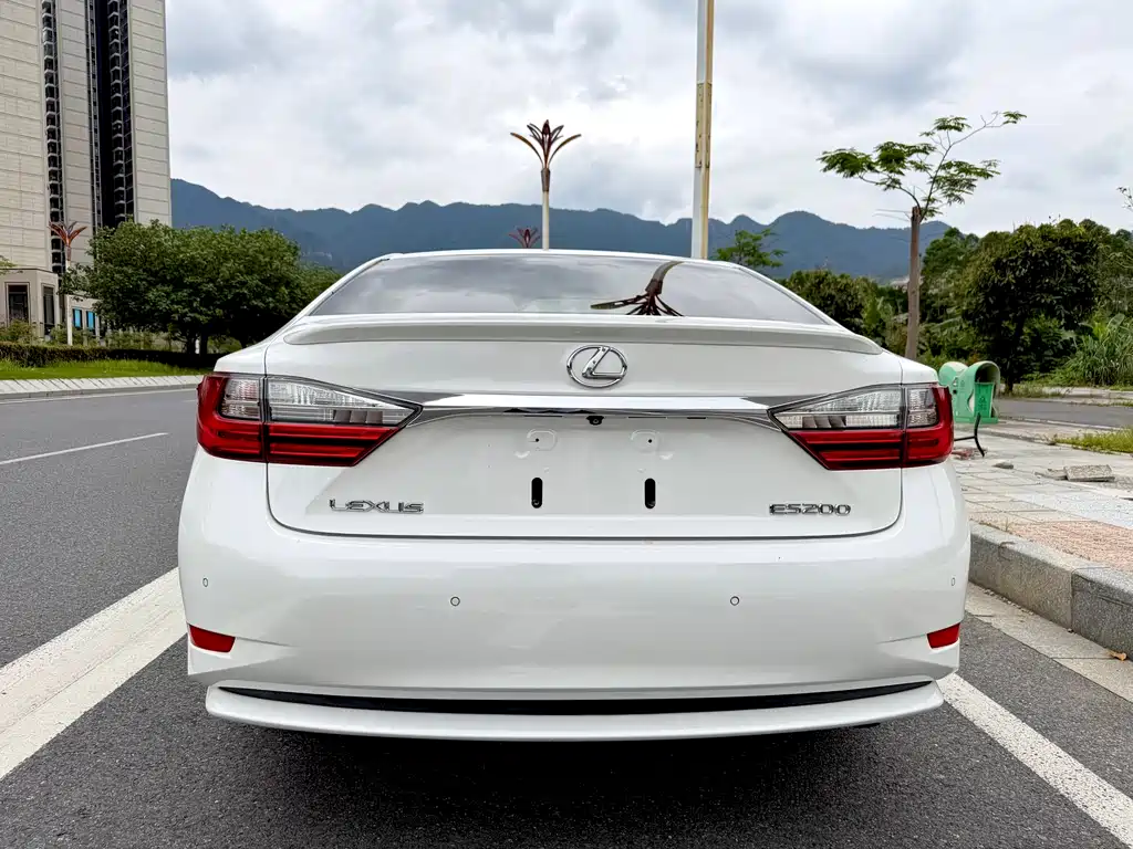 Lexus ES 2015 — фото 6