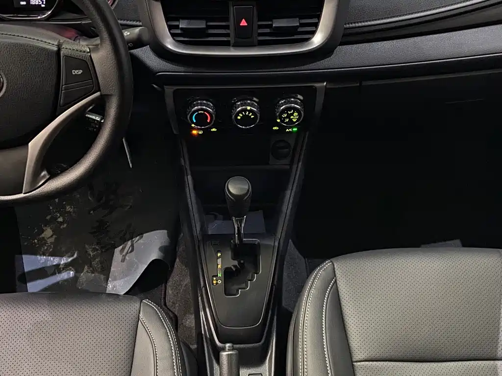 Toyota Yaris L 2023 — фото 19