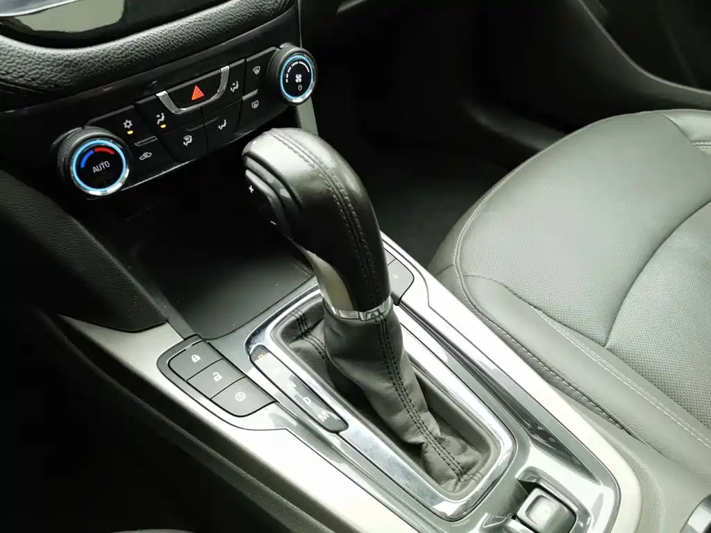 Chevrolet Malibu 2018 — фото 13