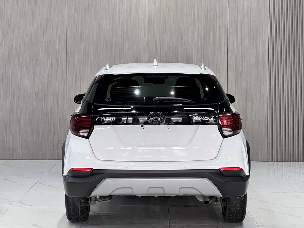 Toyota Yaris L 2022 — фото 11