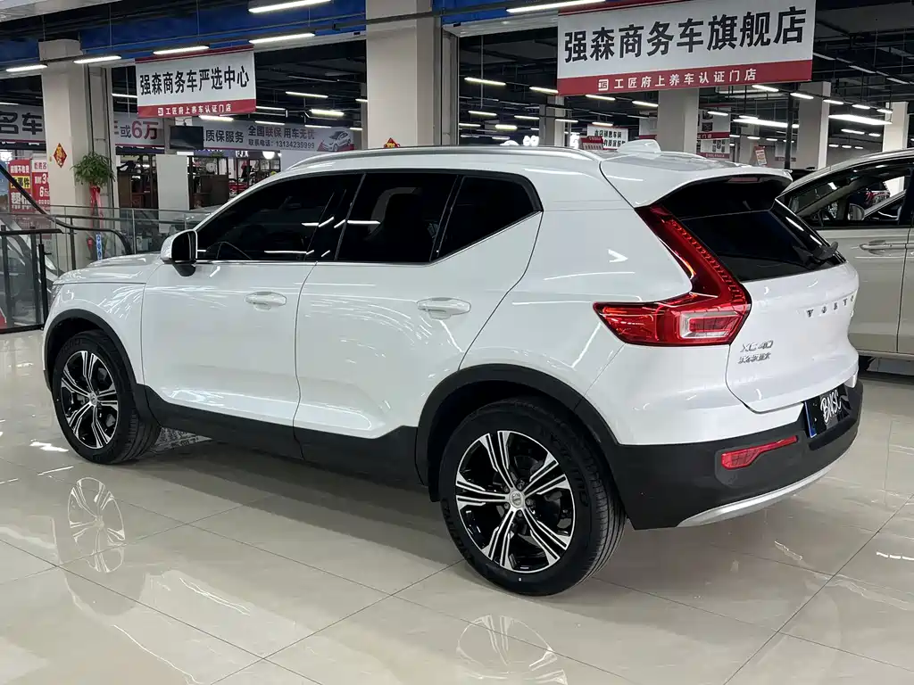 Volvo XC40 2020 — фото 12