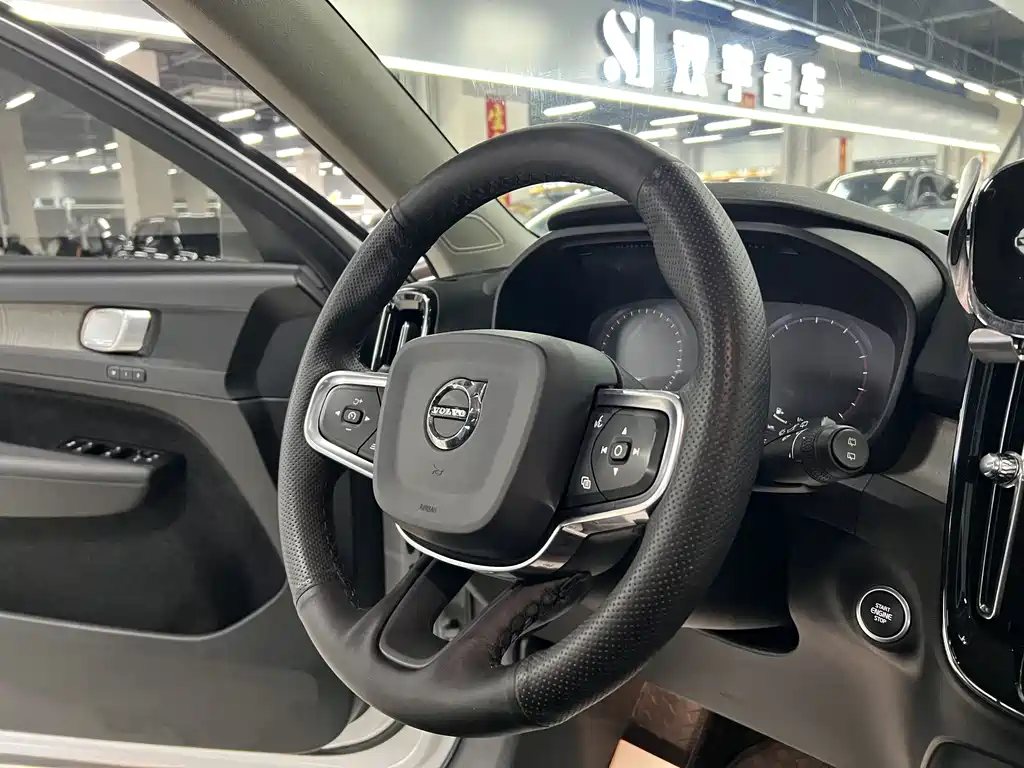 Volvo XC40 2020 — фото 22