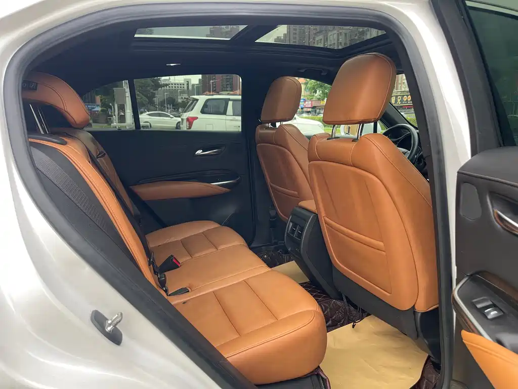 Cadillac XT4 2019 — фото 12
