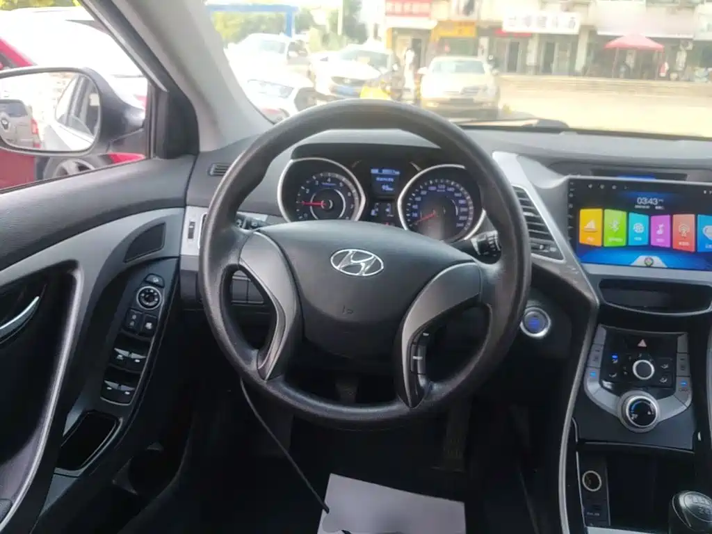 Hyundai Elantra Langdong 2016 — фото 11