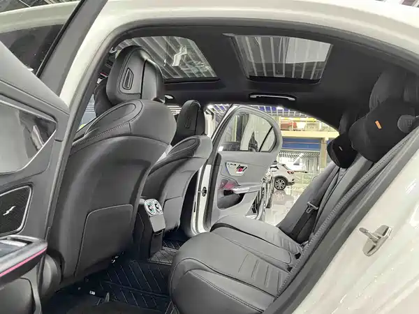Mercedes-Benz C-Class 2024