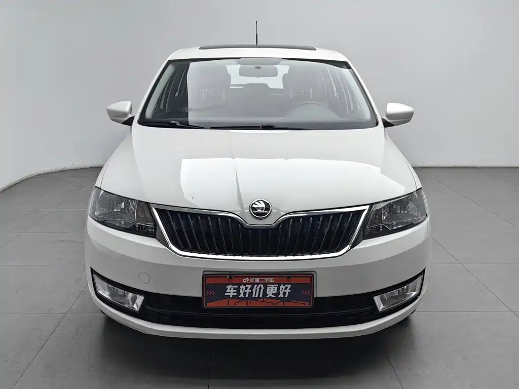 Skoda Rapid Spaceback 2015 — фото 3