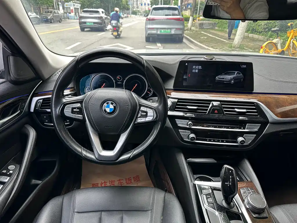 BMW 5 Series 2018 — фото 24