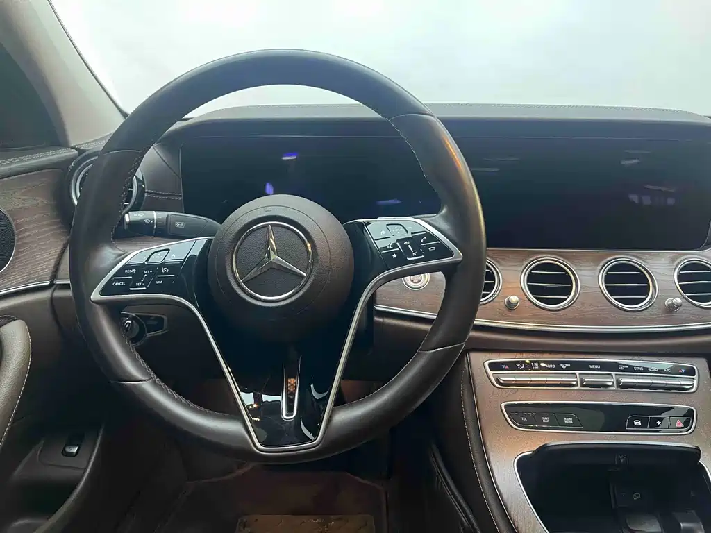 Mercedes-Benz E-Class 2023 — фото 13