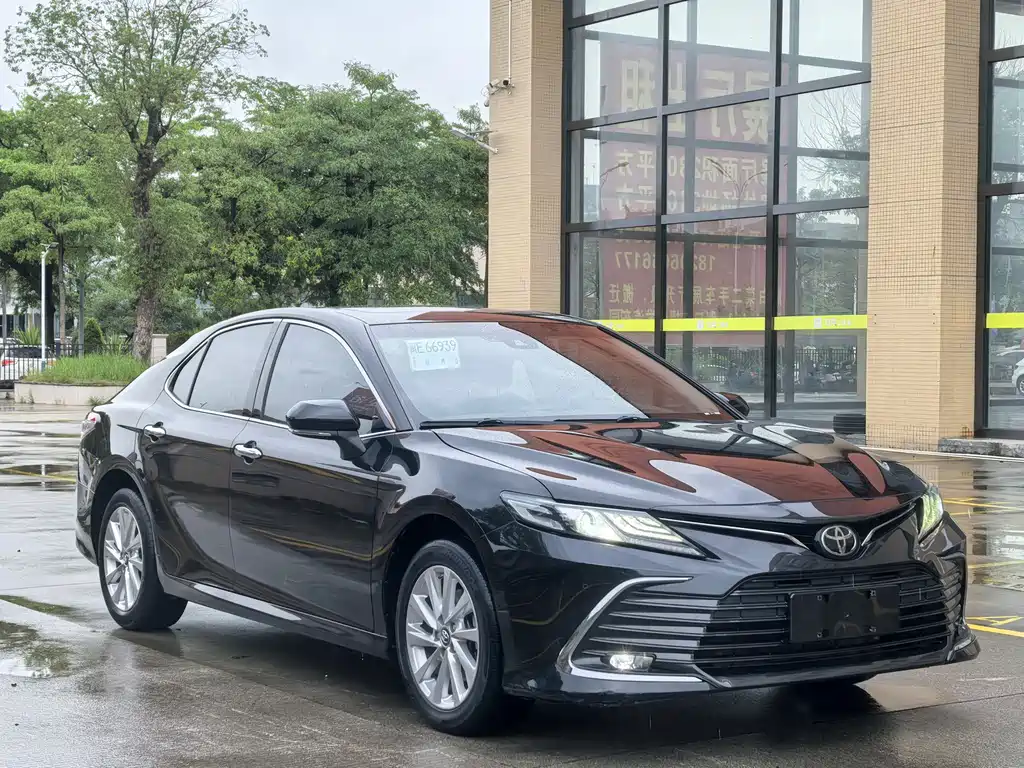 Toyota Camry 2022 — фото 3