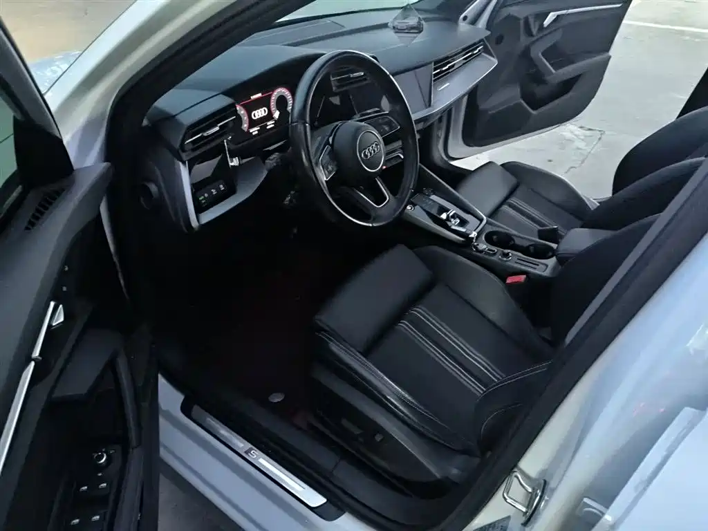 Audi A3 2023 — фото 12