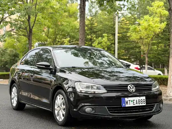 Volkswagen Sagitar 2013