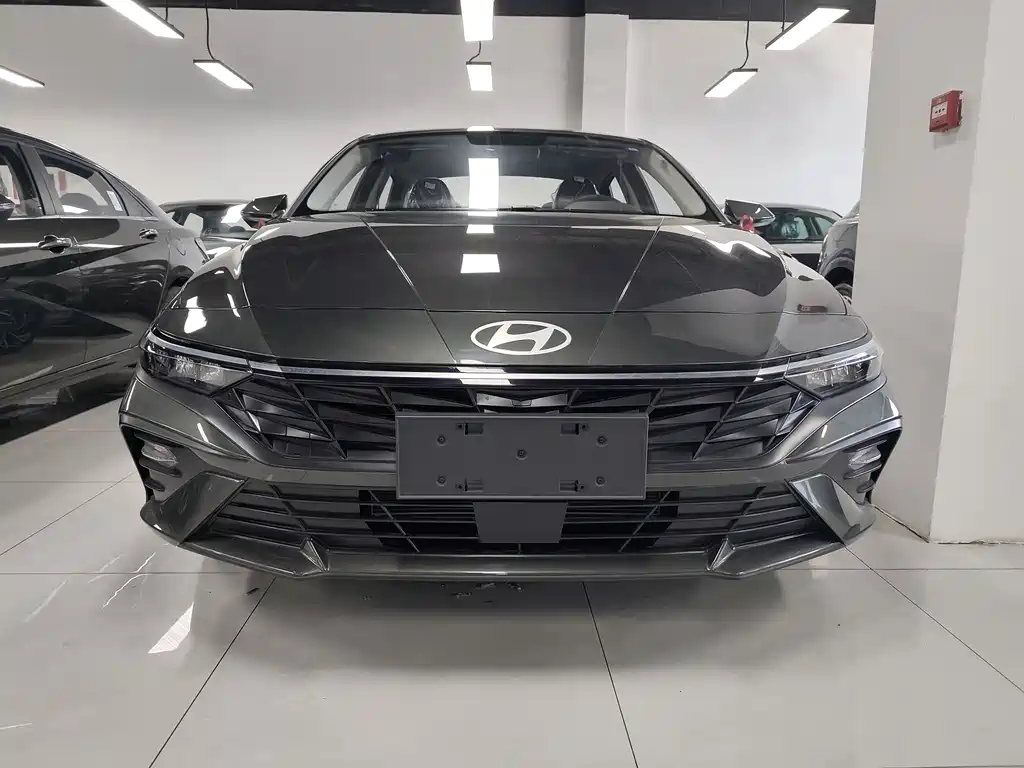 Hyundai Elantra — фото 2