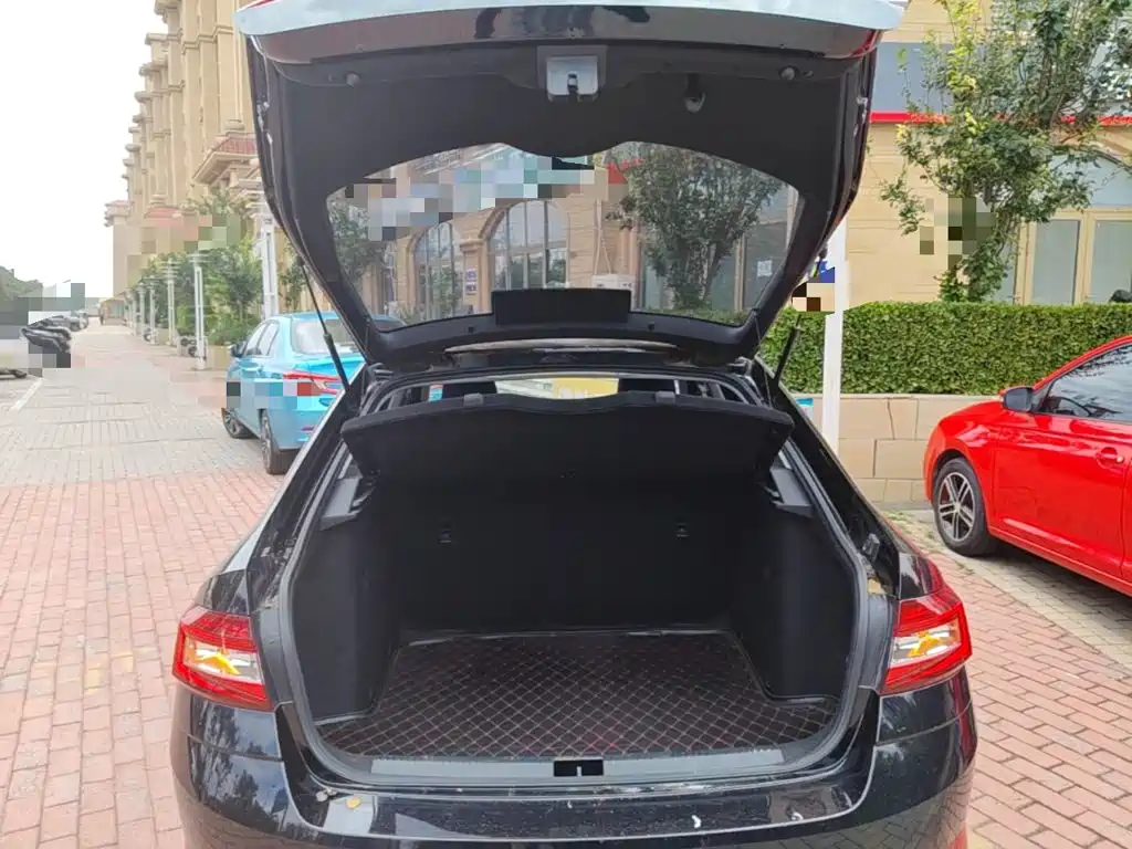 Skoda Octavia 2018 — фото 19