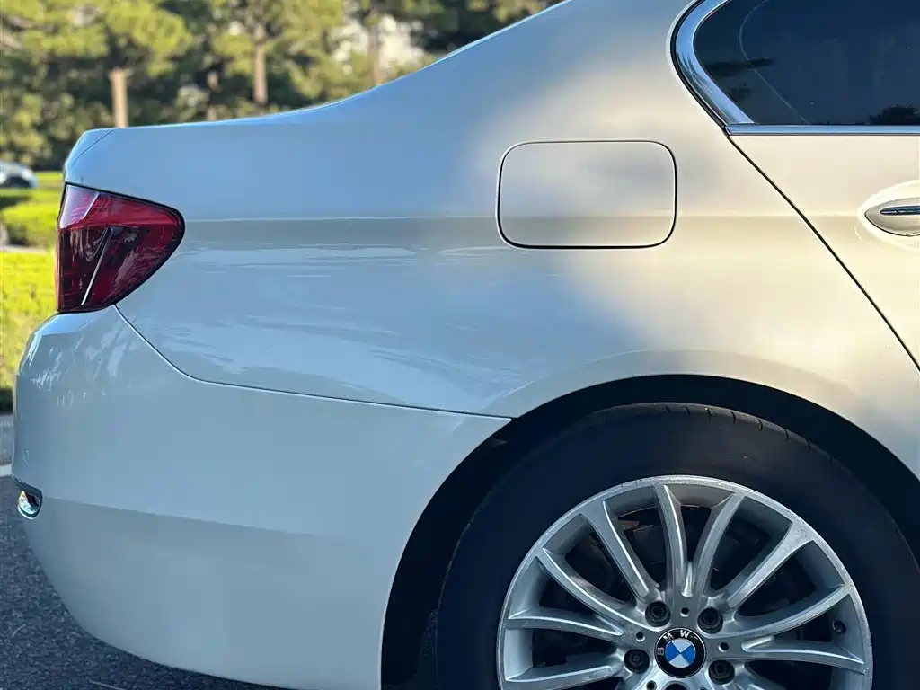 BMW 5 Series 2017 — фото 3