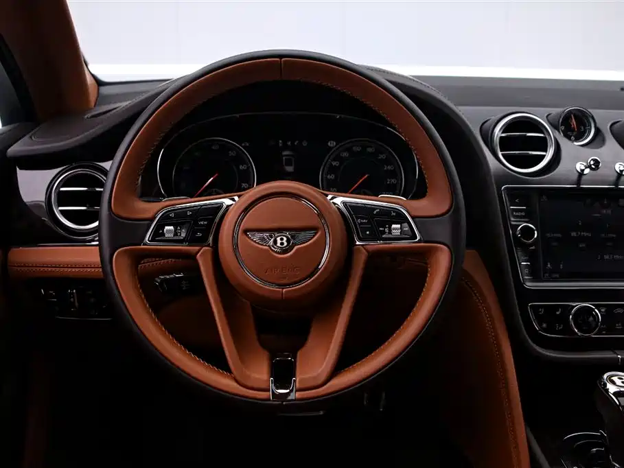 Bentley Bentayga 2019 — фото 7