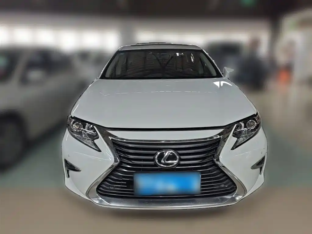 Lexus ES 2016 — фото 24