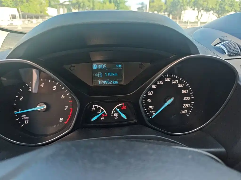 Ford Kuga 2015 — фото 12