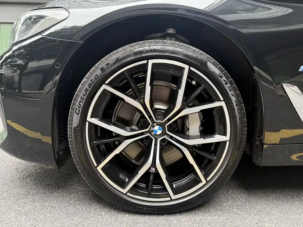 BMW 5 Series 2022 — фото 10