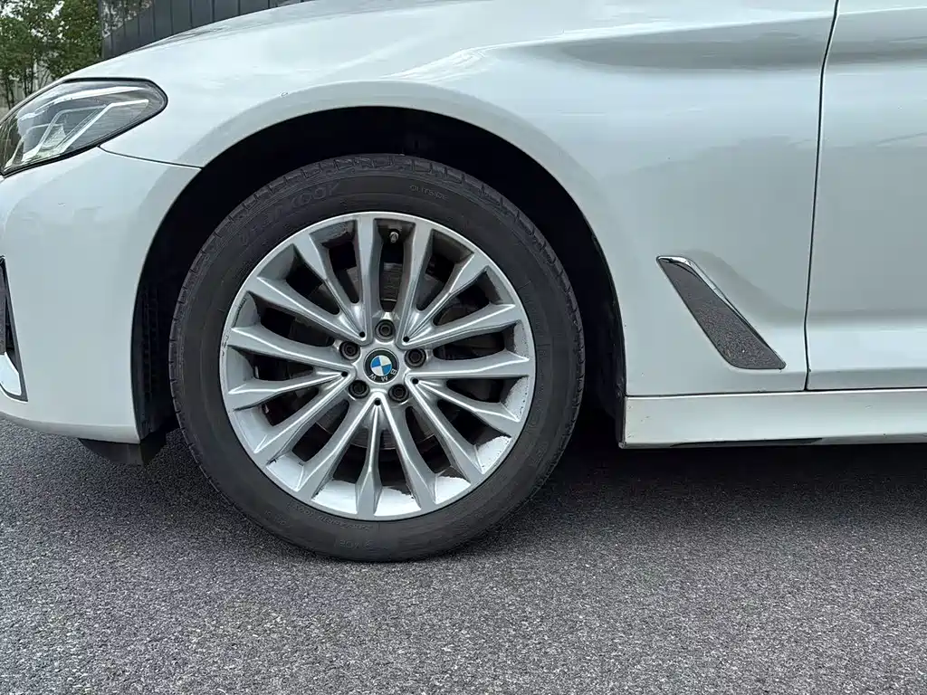 BMW 5 Series 2022 — фото 13