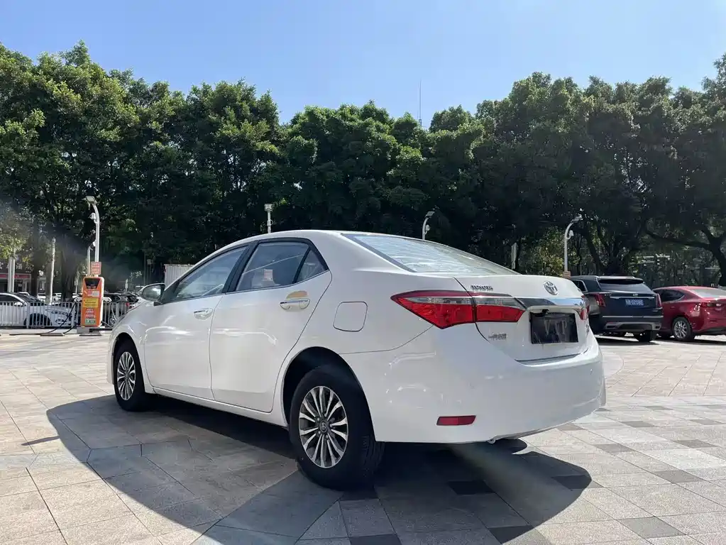Toyota Corolla 2018 — фото 9