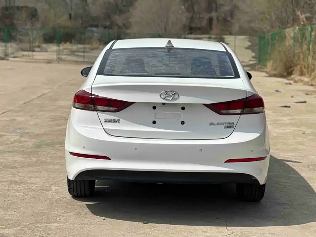 Hyundai Elantra 2019 — фото 6
