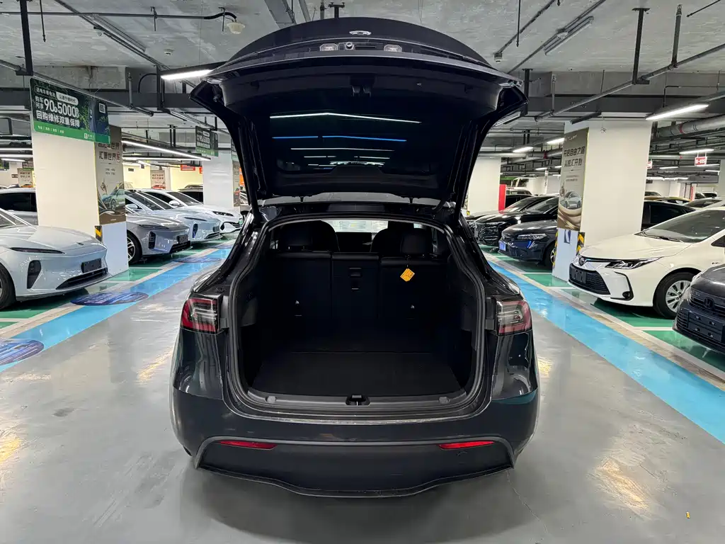 Tesla Model Y 2024 — фото 13