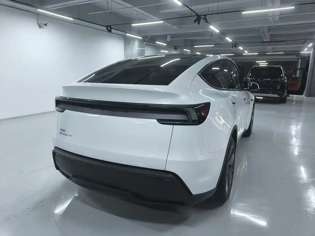 Tesla Model Y 2026 — фото 8