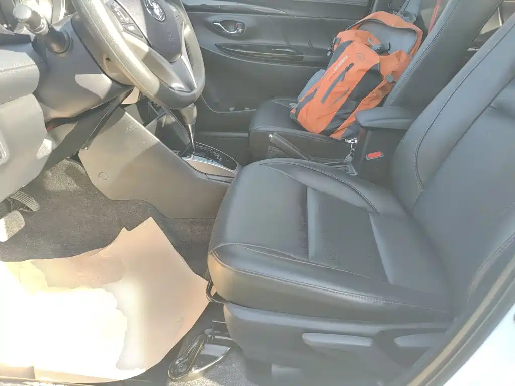 Toyota Yaris L 2022 — фото 12