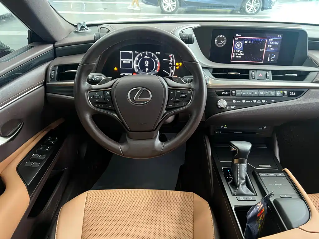 Lexus ES 2021 — фото 18