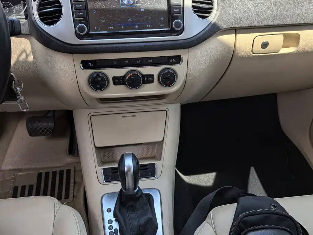 Volkswagen Tiguan 2015 — фото 14