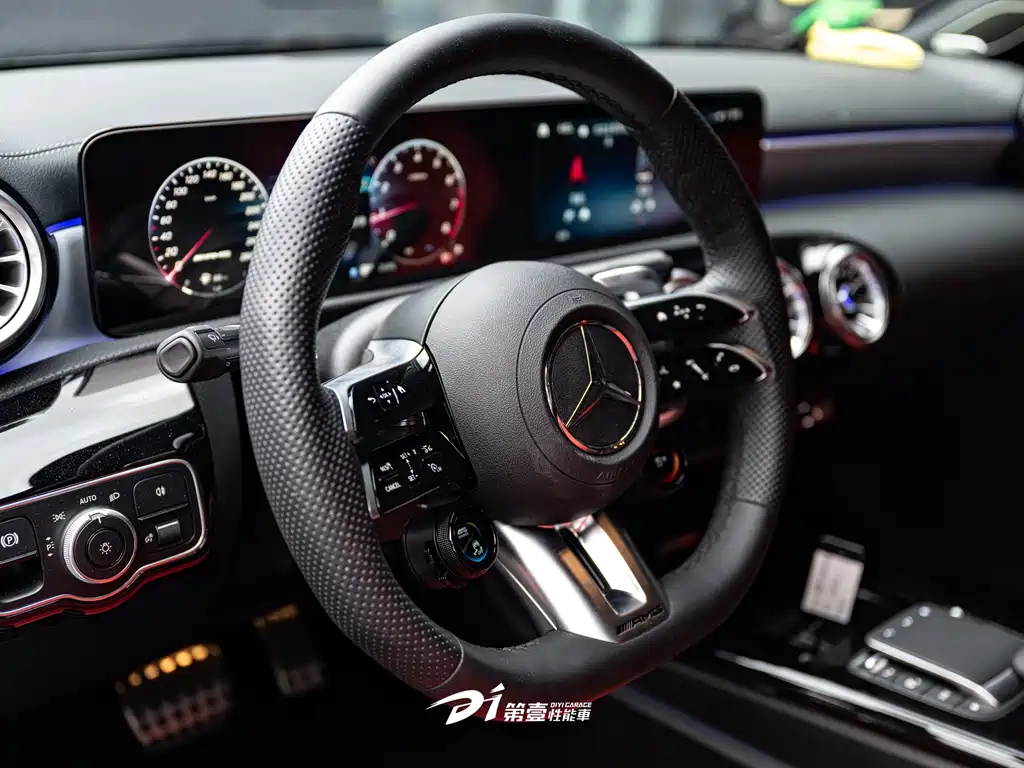 Mercedes-Benz A-Class AMG 2024 — фото 8