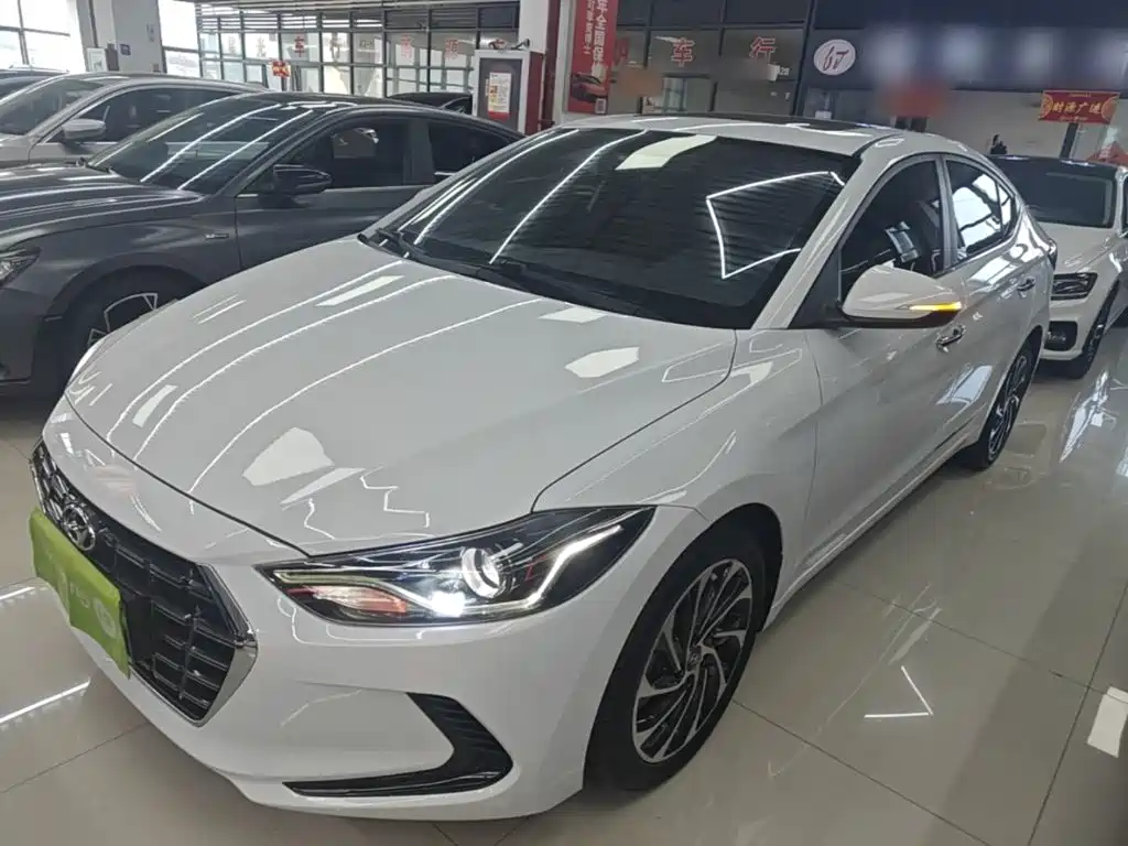 Hyundai Elantra 2020 — фото 1