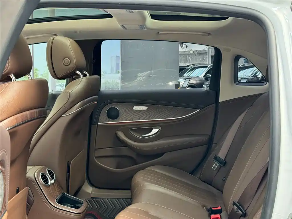 Mercedes-Benz E-Class 2021 — фото 10