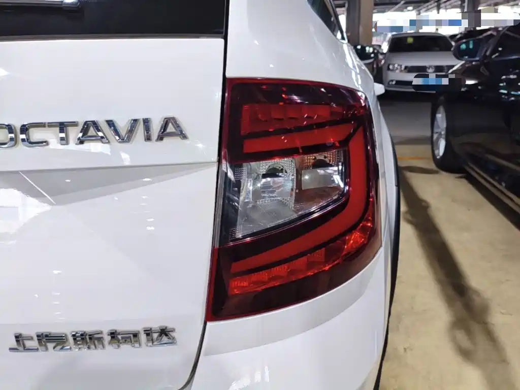 Skoda Octavia 2018 — фото 8