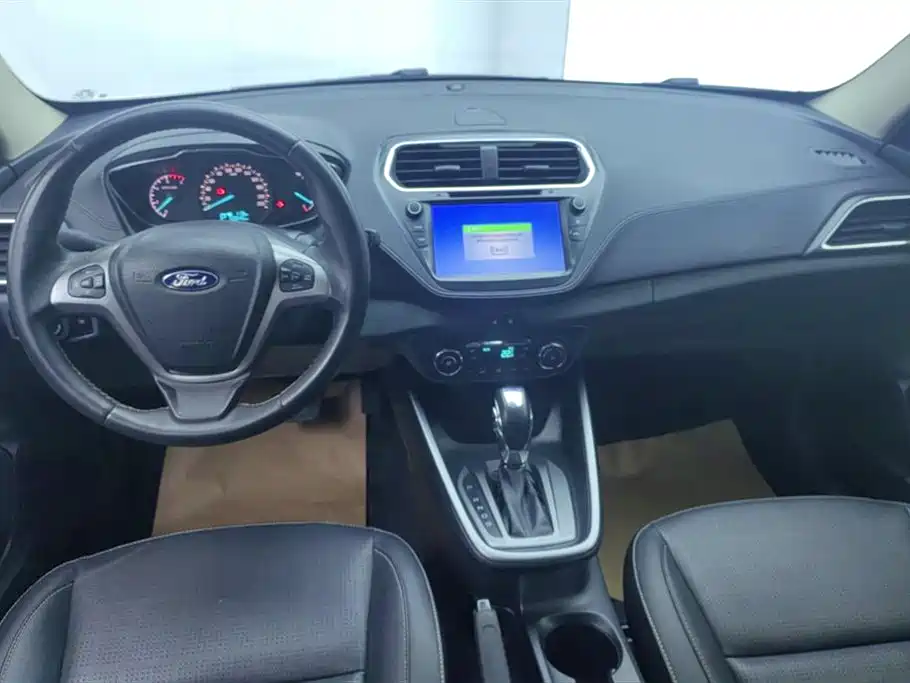 Ford Escort 2018 — фото 12