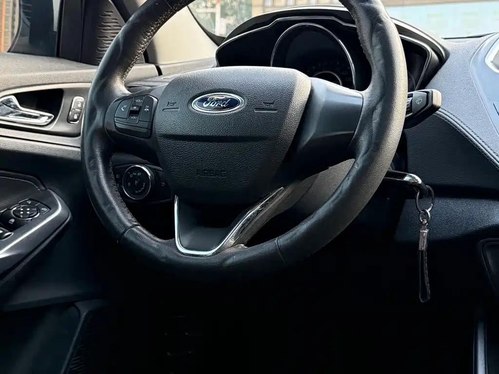 Ford Escort 2019 — фото 13