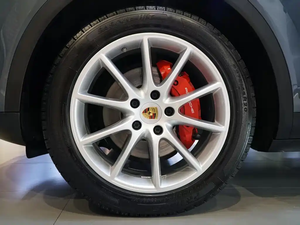 Porsche Cayenne 2019 — фото 17